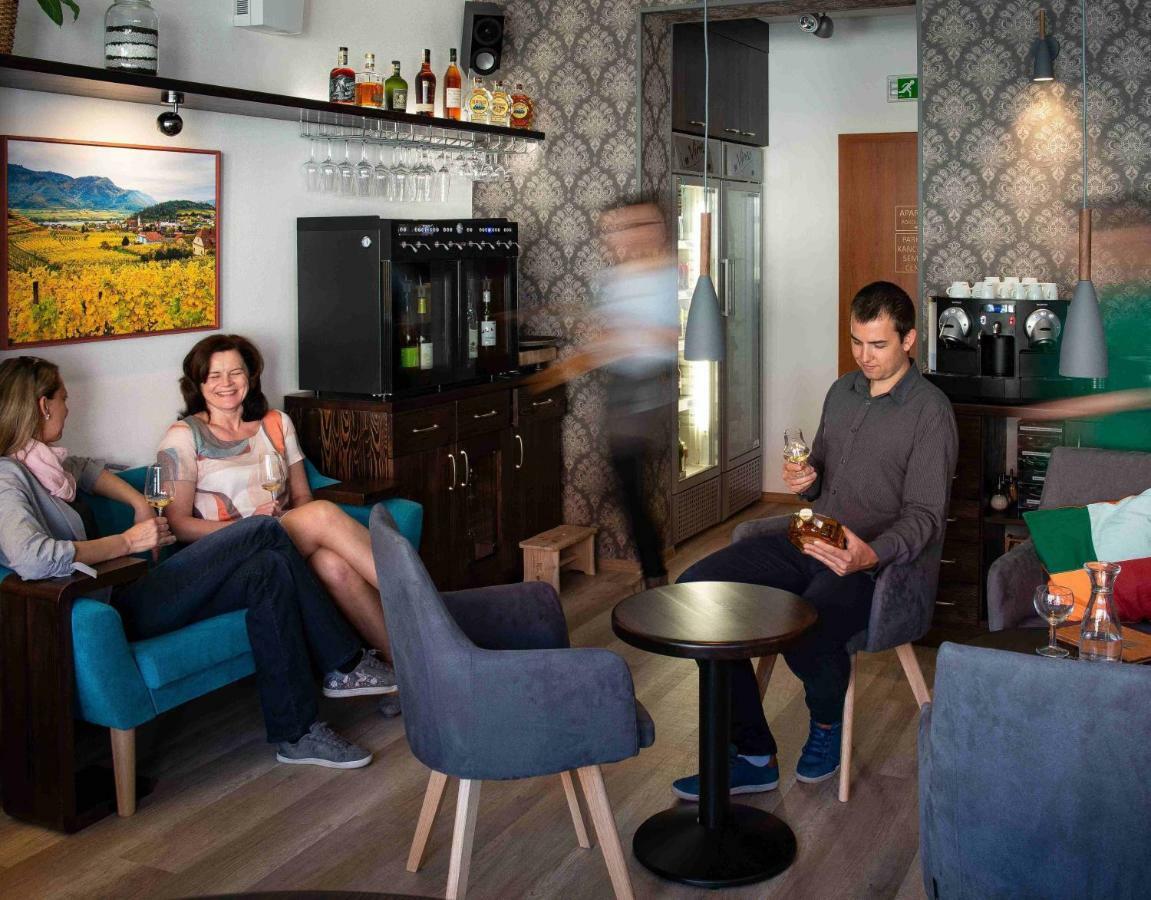 Penzion & Vinny Bar Regio Kyjov  Exteriör bild